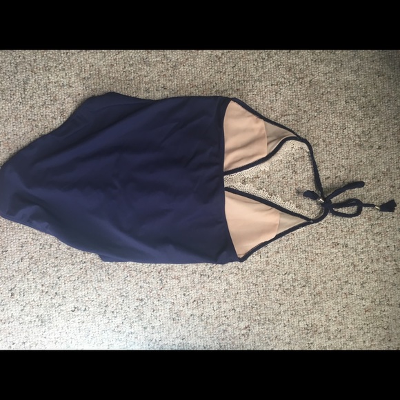 Bathing suit - Picture 2 of 3